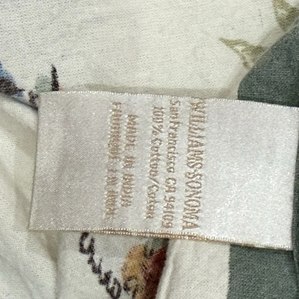 Williams Sonoma 12 Days of Christmas Tablecloth Retired Green Border 67x80